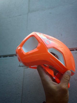 POC Ventral Tempus MIPS L Laranja