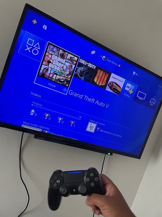 Consola PS4 Slim 1TB Negra + 4 Juegos