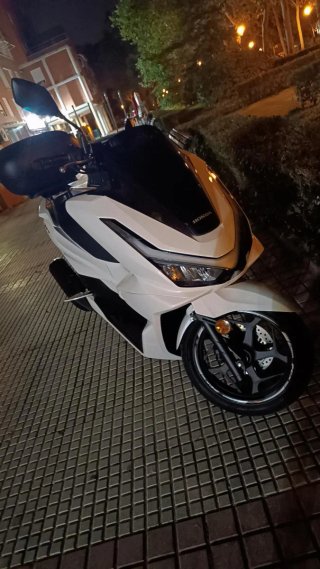 Honda PCX 125 2025 Blanca Negociable