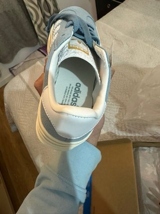 Botines Adidas Azules y Blancos