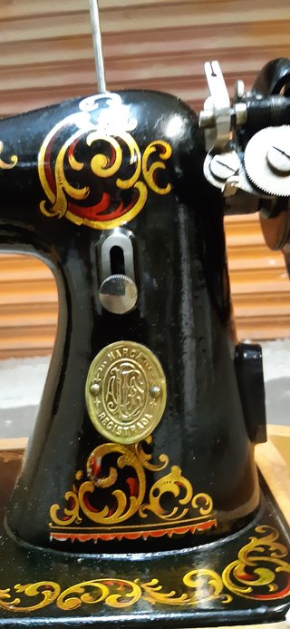 Mueble Máquina de Coser Antigua Signer