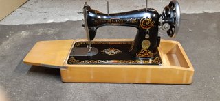 Mueble Máquina de Coser Antigua Signer