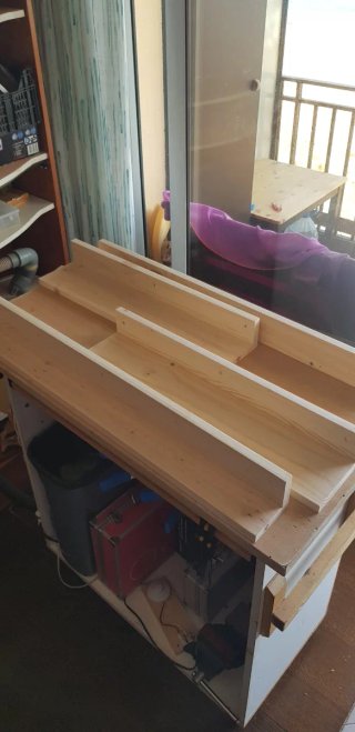 Estantería madera radiador hueco