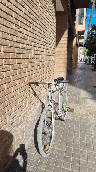Bicicleta MTB / BTT Decathlon gris talla M