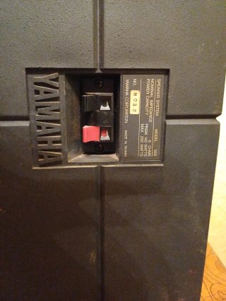 Altavoces Yamaha Negros