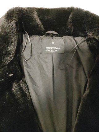 Abrigo negro Stradivarius
