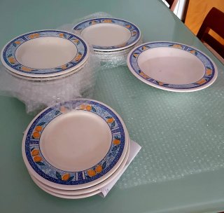 Set di stoviglie in ceramica 12 piatti + fonte