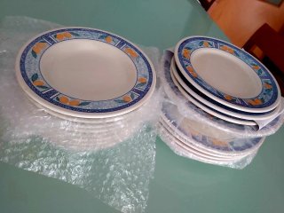 Set di stoviglie in ceramica 12 piatti + fonte
