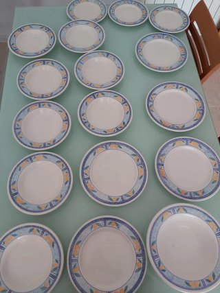 Set di stoviglie in ceramica 12 piatti + fonte