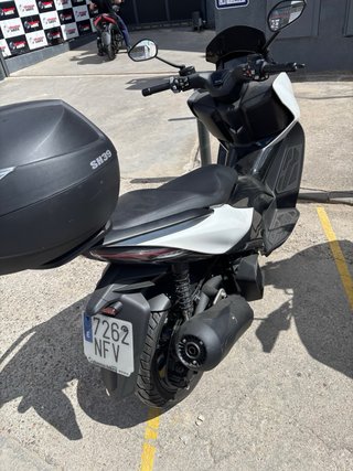 Zontes 125D Scooter Automática Negra/Blanca