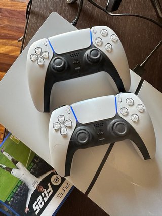 PlayStation 5 Fornaite con dos mandos y dos juegos