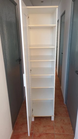 Armario blanco con puerta soy de camarles