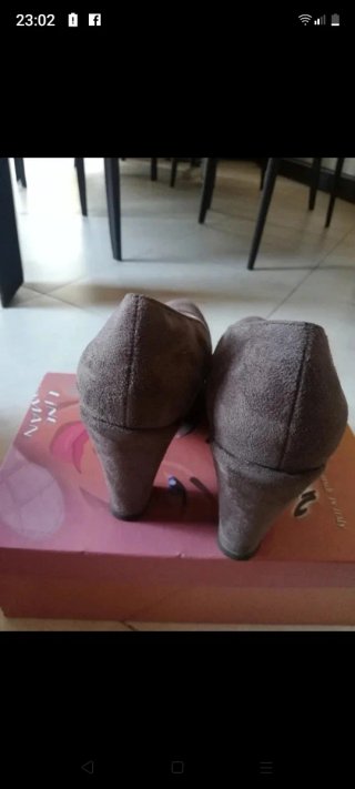 Scarpe scamosciate marroni tacco