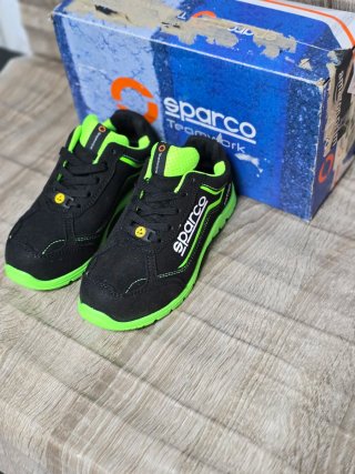 Zapatillas de seguridad Sparco negras y verdes