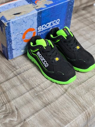 Zapatillas de seguridad Sparco negras y verdes