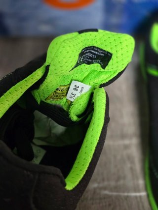 Zapatillas de seguridad Sparco negras y verdes