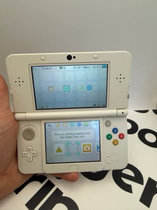 Nintendo 3DS XL Yoshi Shell
