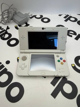 Nintendo 3DS XL Yoshi Shell