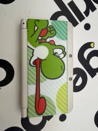 Nintendo 3DS XL Yoshi Shell