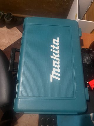 Atornillador Makita con maletín