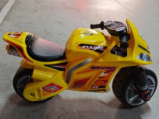 Moto Correpasillos Injusa Winner 750 sx Amarilla