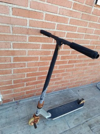 Patinete infantil plateado y cobre