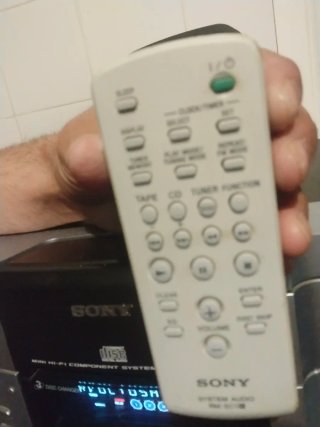 Equipo de música Sony negro y plata