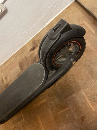 Patinete eléctrico negro