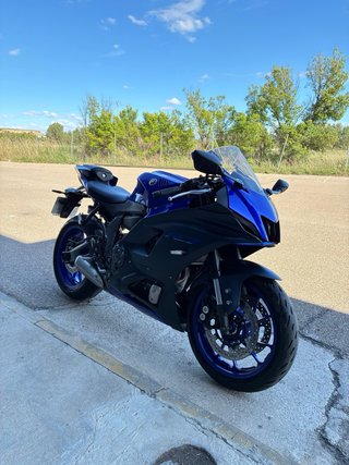 Yamaha R7 2023