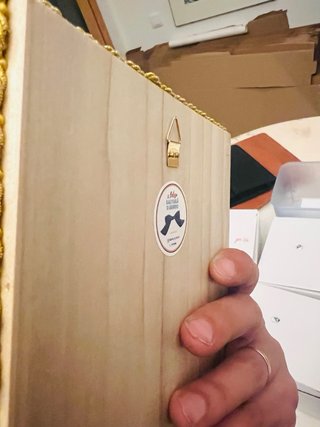 Placa Dourada Com Crucifixo - Feito à mão