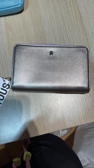 Bolso Tous plateado con etiqueta