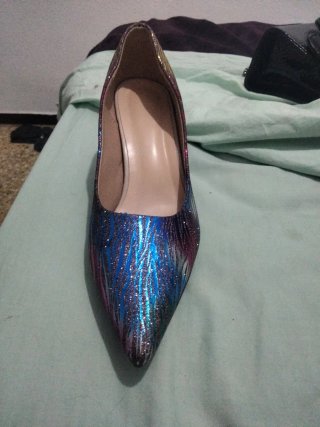 Zapatos de fiesta multicolor con tacón dorado
