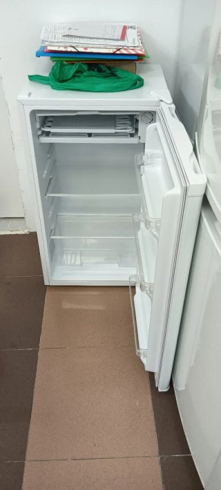 Nevera pequeña FrigeluX Blanca 83x45x47cm