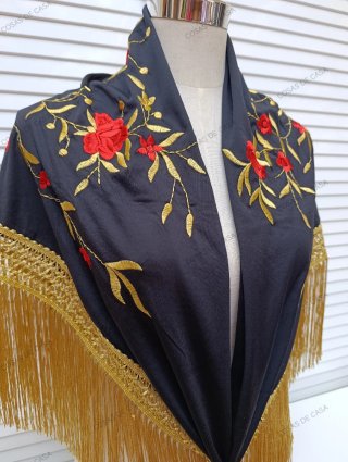 Mantoncillo de flamenca bordado