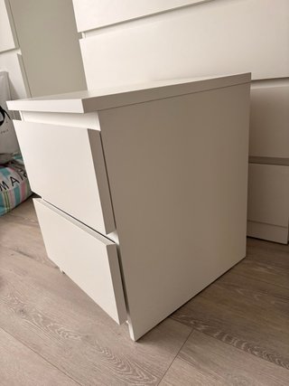 Mesitas de noche blancas