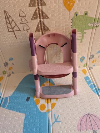 Asiento reductor para bebé con escalón