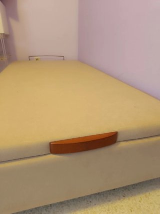 Canapé de tela y madera