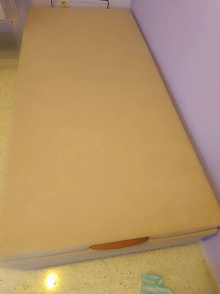 Canapé de tela y madera