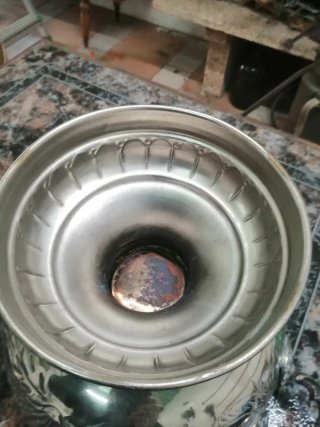 Terrina antiga em metal com tampa