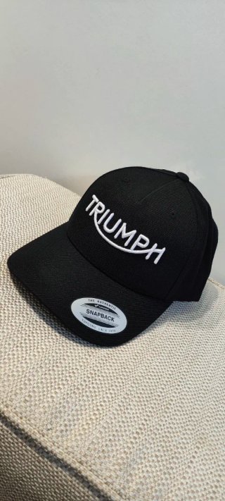 Gorra Triumph Negra Bordada