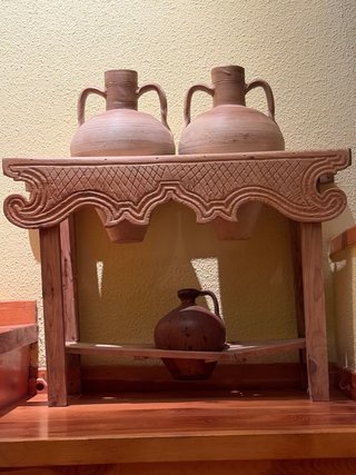 Juego de 3 Cántaras de Barro Antiguas y cantarera