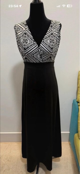 Lote 3 vestidos y 1 mono.