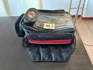 Bolsa de depósito imantada para moto