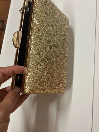 Bolso de fiesta dorado con cadena