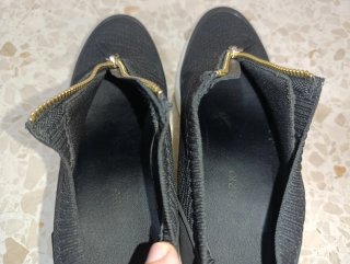 Calzado deportivo negro tacón