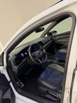 Volkswagen Golf 8R 320
