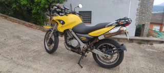 Moto BMW GS Amarilla