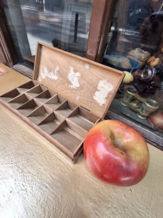 Caja de madera antigua