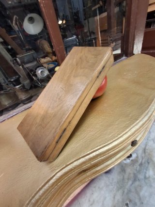 Caja de madera antigua
