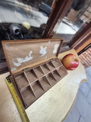 Caja de madera antigua